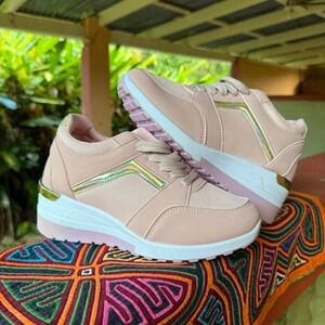 NWT! Rouge Pink Holographic Sneakers‎ Size 7